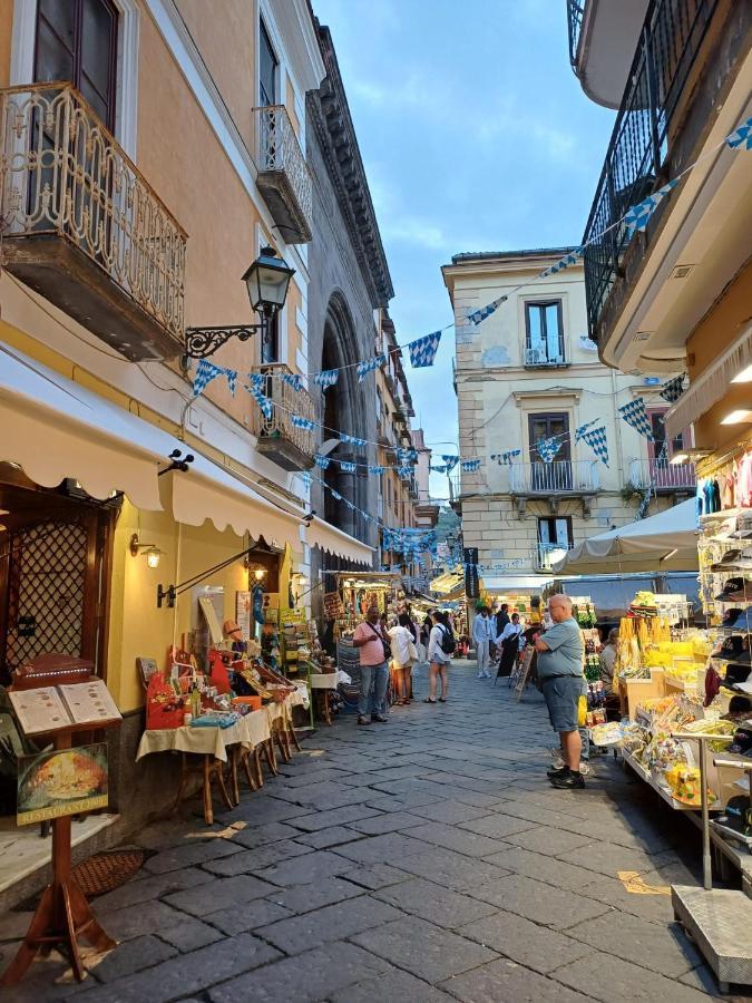 Holiday In Naples Vacanze Napoletane Esterno foto