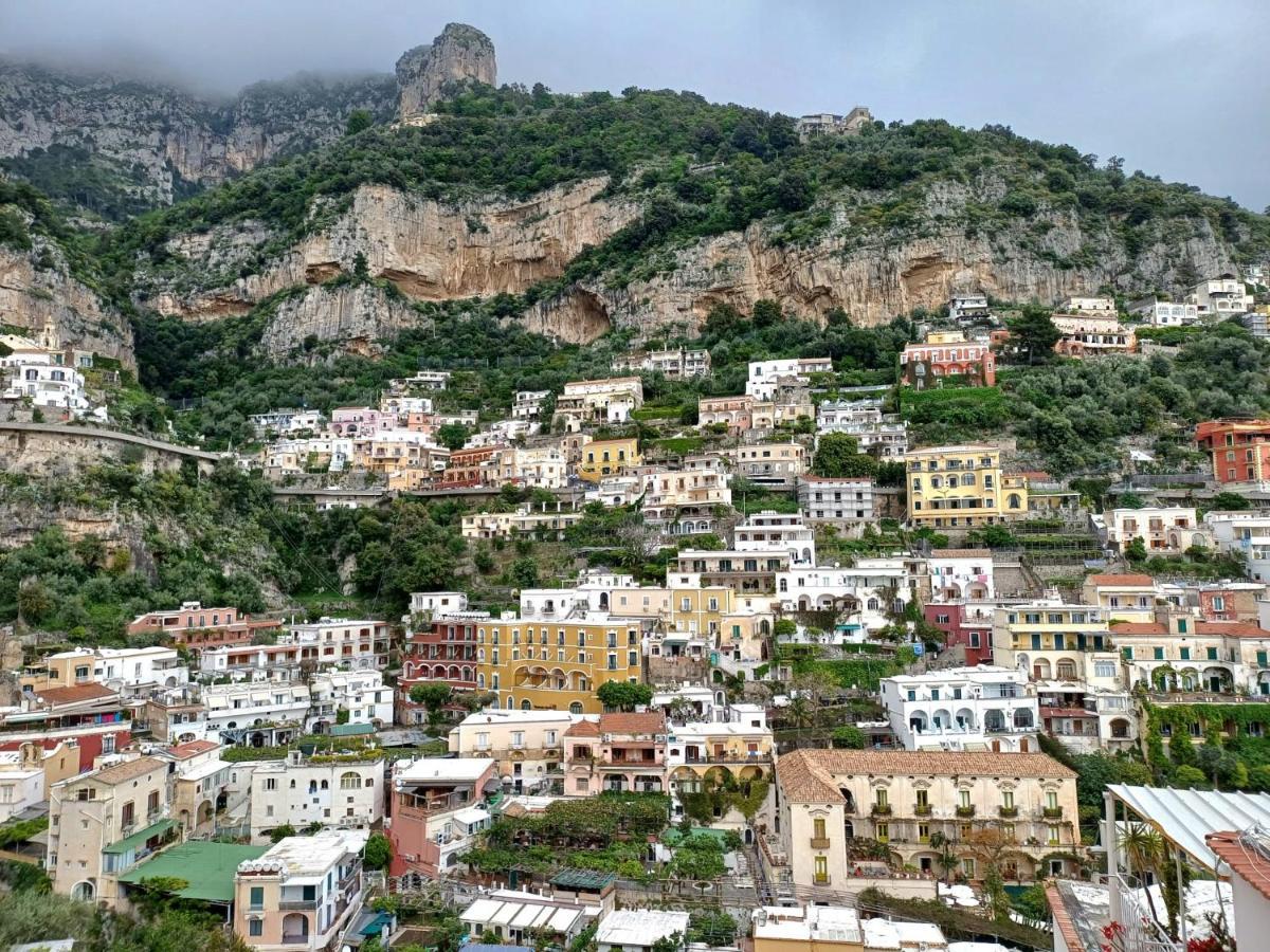 Holiday In Naples Vacanze Napoletane Esterno foto