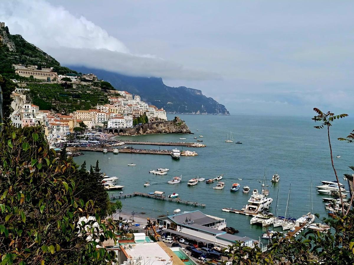 Holiday In Naples Vacanze Napoletane Esterno foto