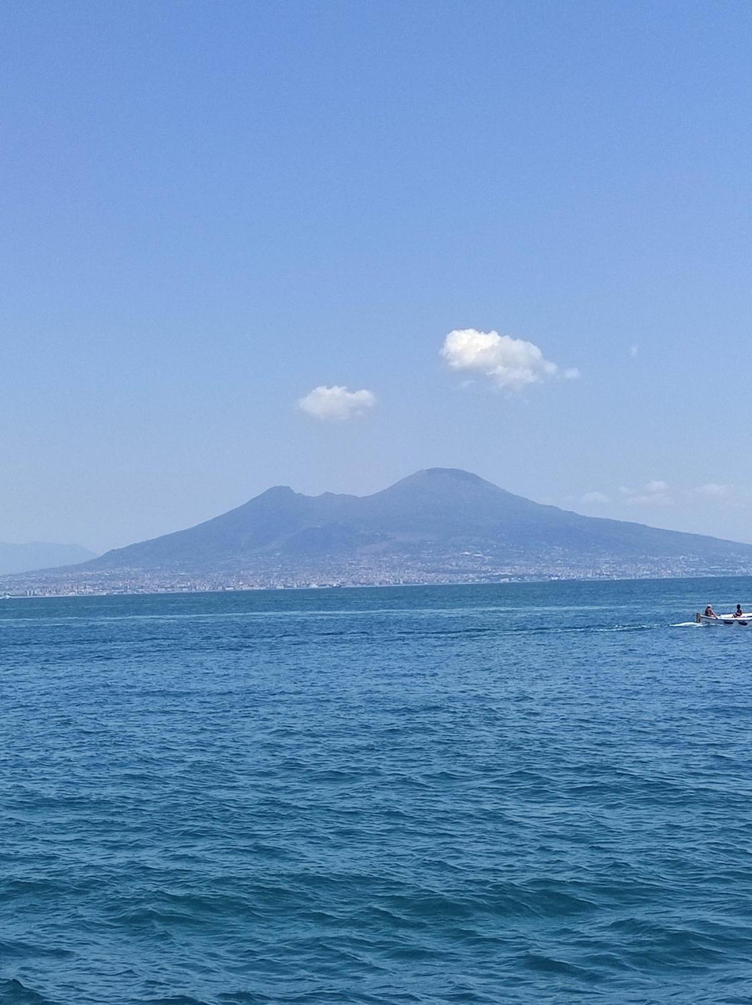 Holiday In Naples Vacanze Napoletane Esterno foto